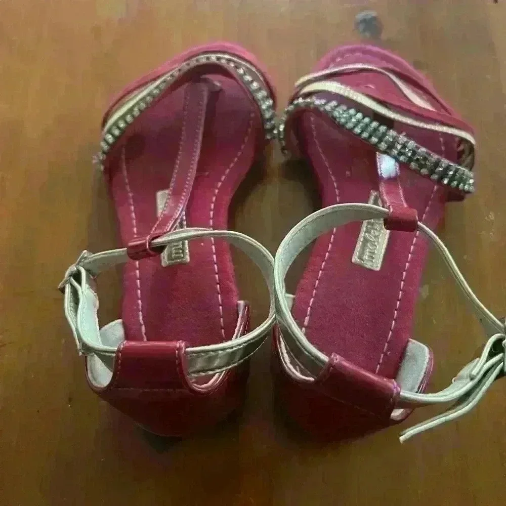 Molekinha Brazilian foot wear pink sandals